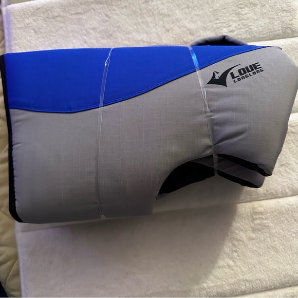 SALE!! ⚡️host pick⚡️Water safety vest for medium dogs - Picture 2 of 8